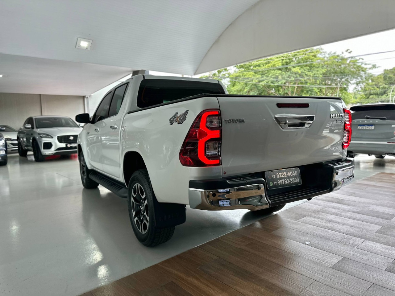 TOYOTA Hilux Caminhonete 2.8 16V SRX 4X4 TURBO DIESEL CABINE DUPLA AUTOMÁTICO
