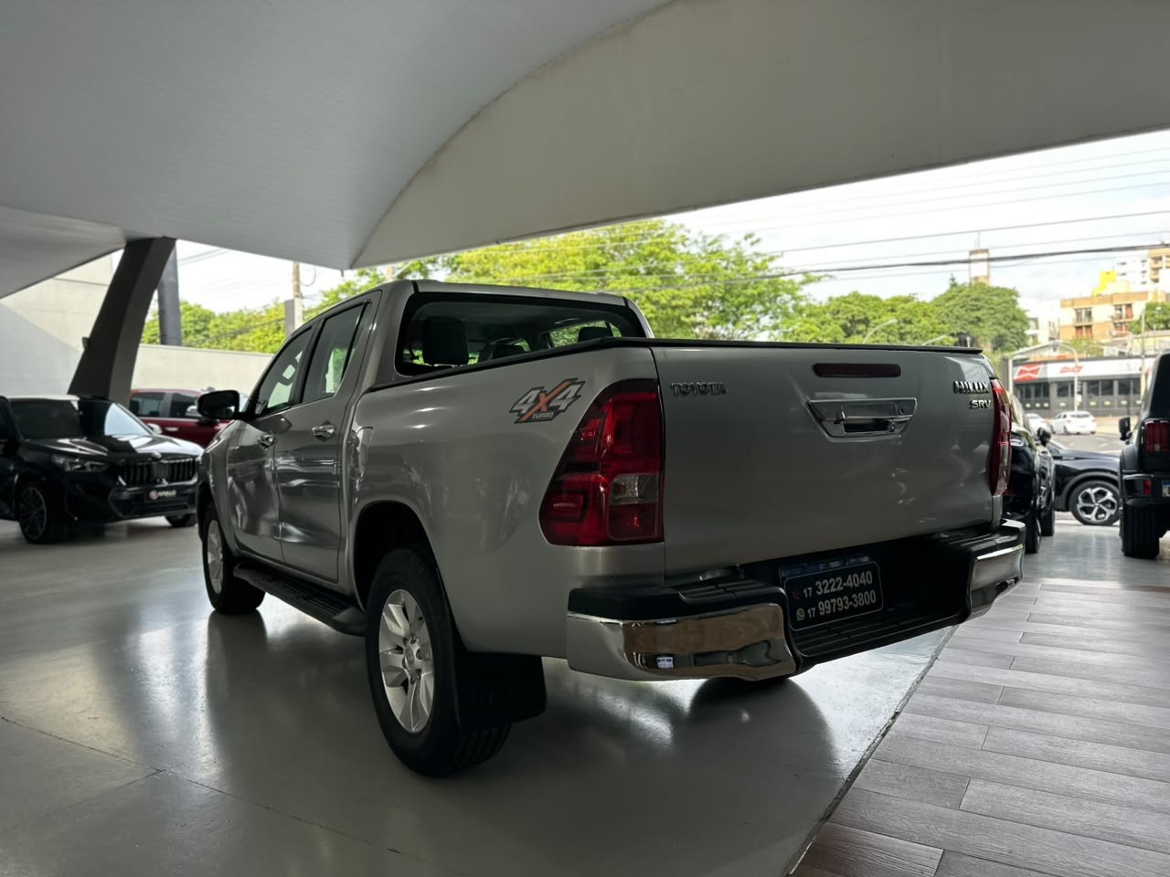 TOYOTA Hilux Caminhonete 2.8 16V SRV 4X4 DIESEL CABINE DUPLA AUTOMÁTICO