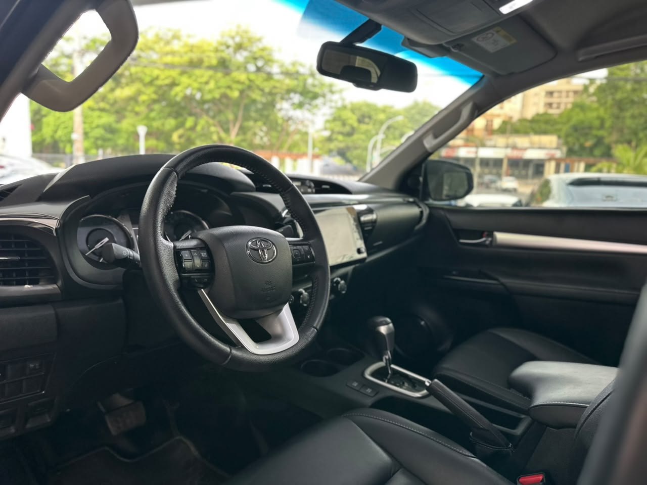 TOYOTA Hilux Caminhonete 2.8 16V SRV 4X4 DIESEL CABINE DUPLA AUTOMÁTICO