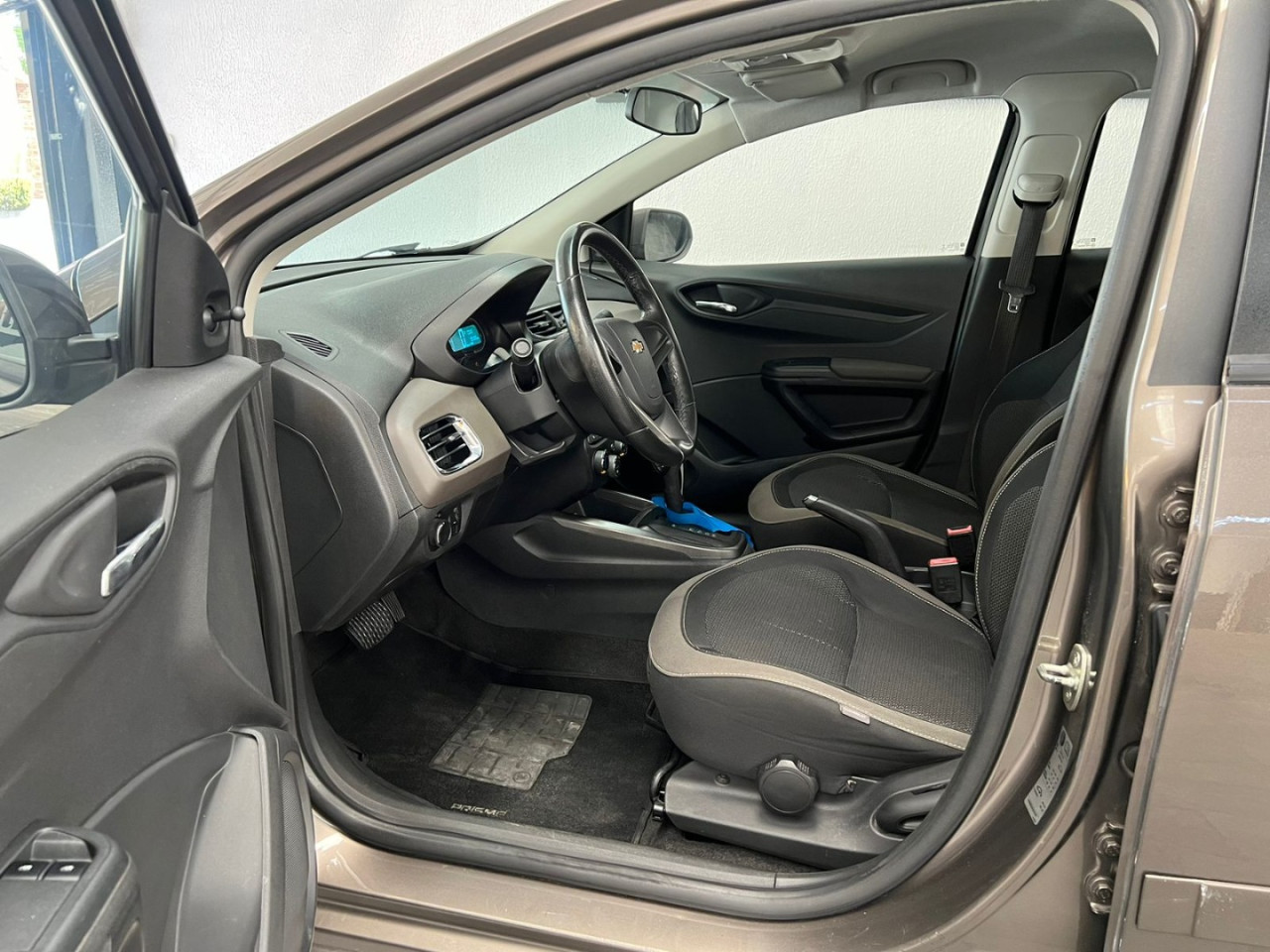 Prisma 1.4 4P LT FLEX AUTOMÁTICO