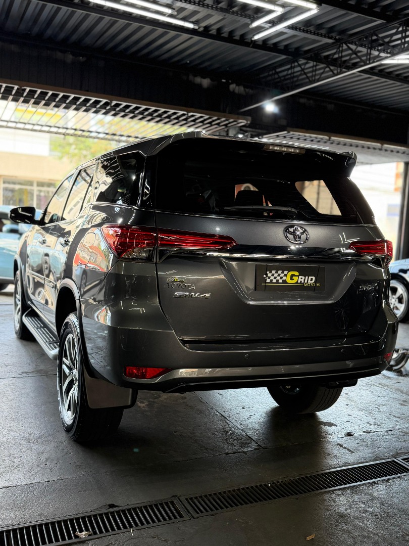 TOYOTA Hilux SW4 2.8 4P SRX 4X4 TURBO DIESEL AUTOMÁTICO