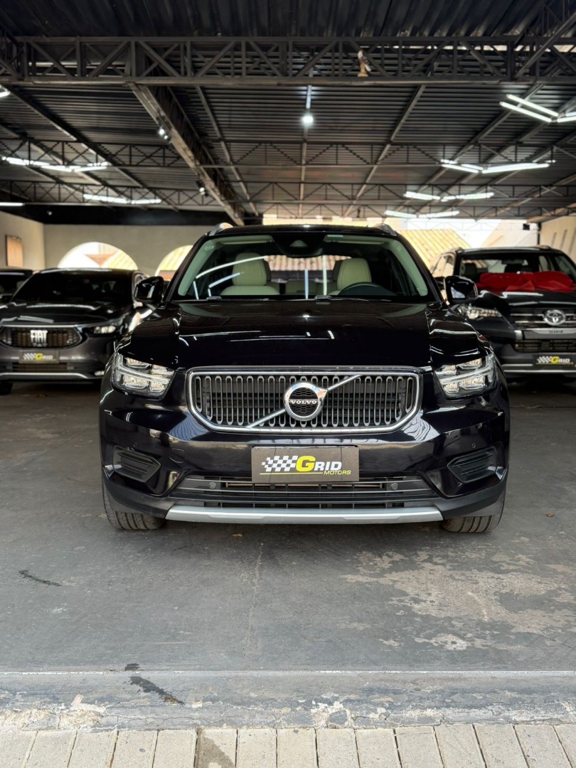 VOLVO XC40 2.0 16V 4P T5 TURBO MOMENTUM AWD GEARTRONIC AUTOMÁTICO