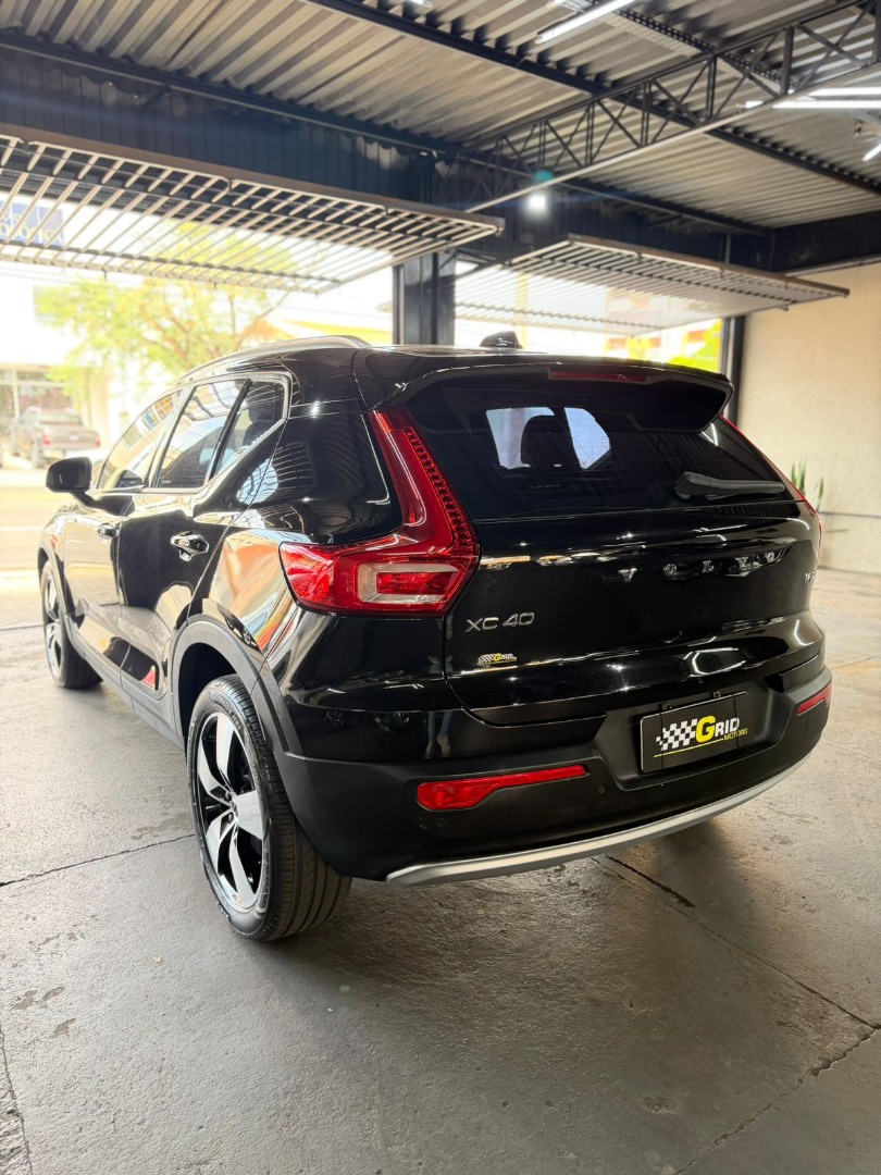VOLVO XC40 2.0 16V 4P T5 TURBO MOMENTUM AWD GEARTRONIC AUTOMÁTICO