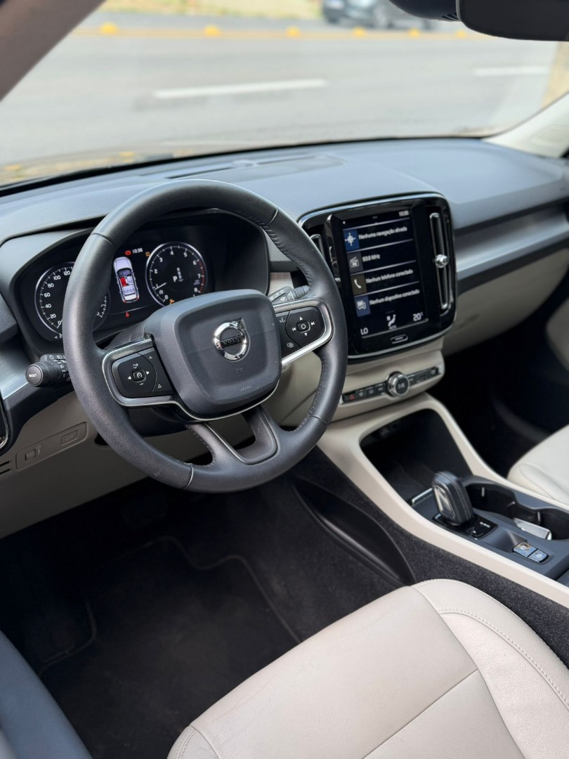 VOLVO XC40 2.0 16V 4P T5 TURBO MOMENTUM AWD GEARTRONIC AUTOMÁTICO