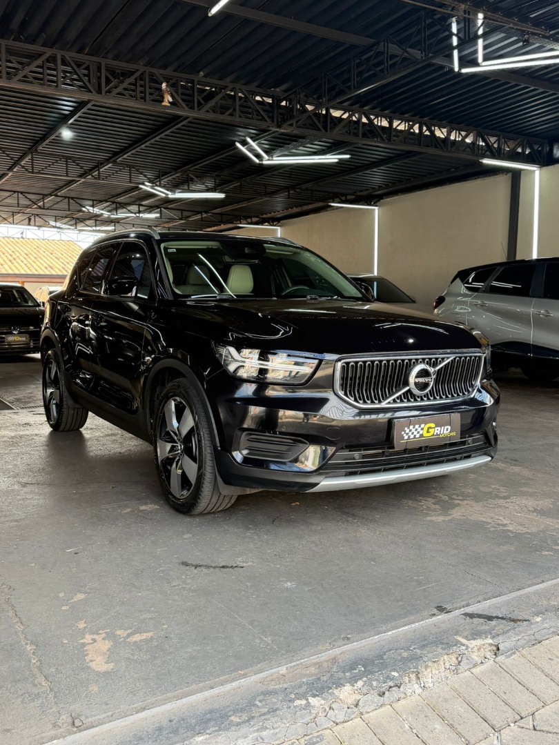 VOLVO XC40 2.0 16V 4P T5 TURBO MOMENTUM AWD GEARTRONIC AUTOMÁTICO