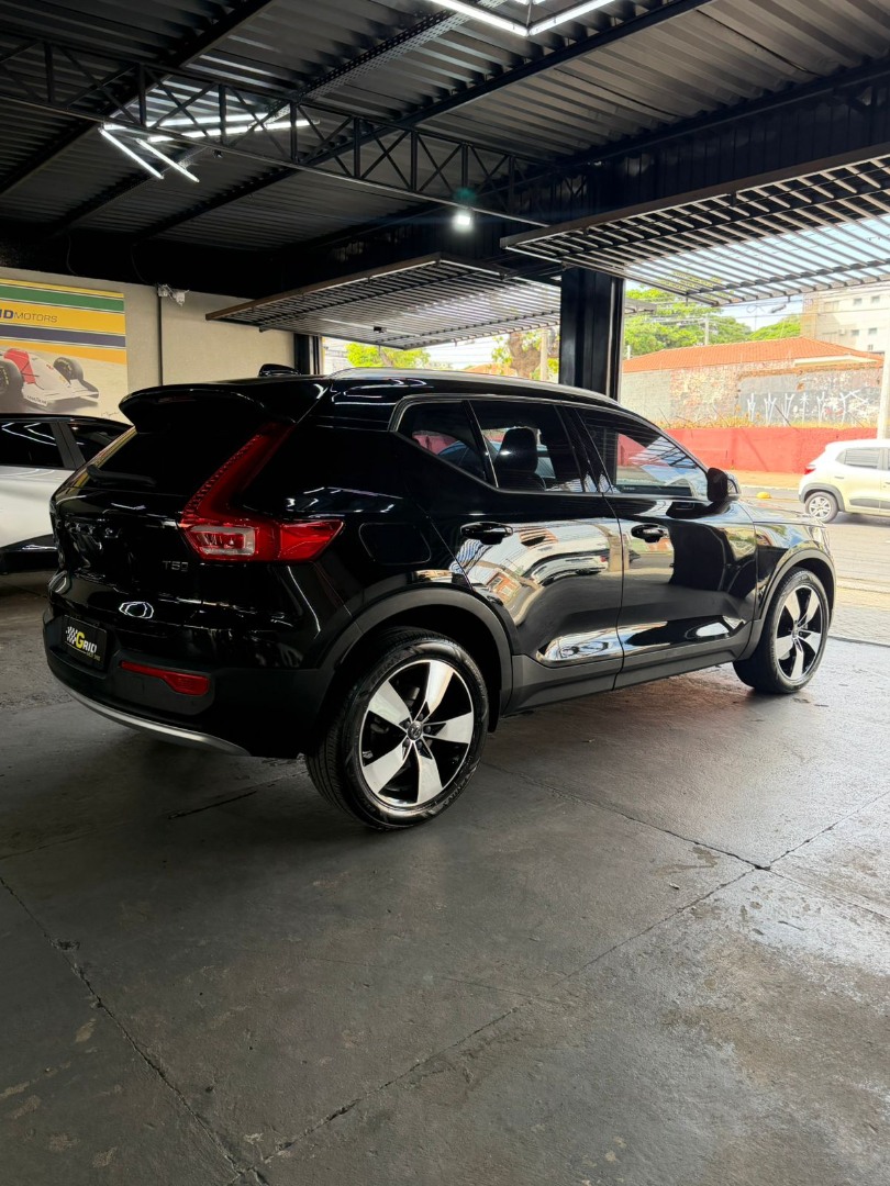 VOLVO XC40 2.0 16V 4P T5 TURBO MOMENTUM AWD GEARTRONIC AUTOMÁTICO