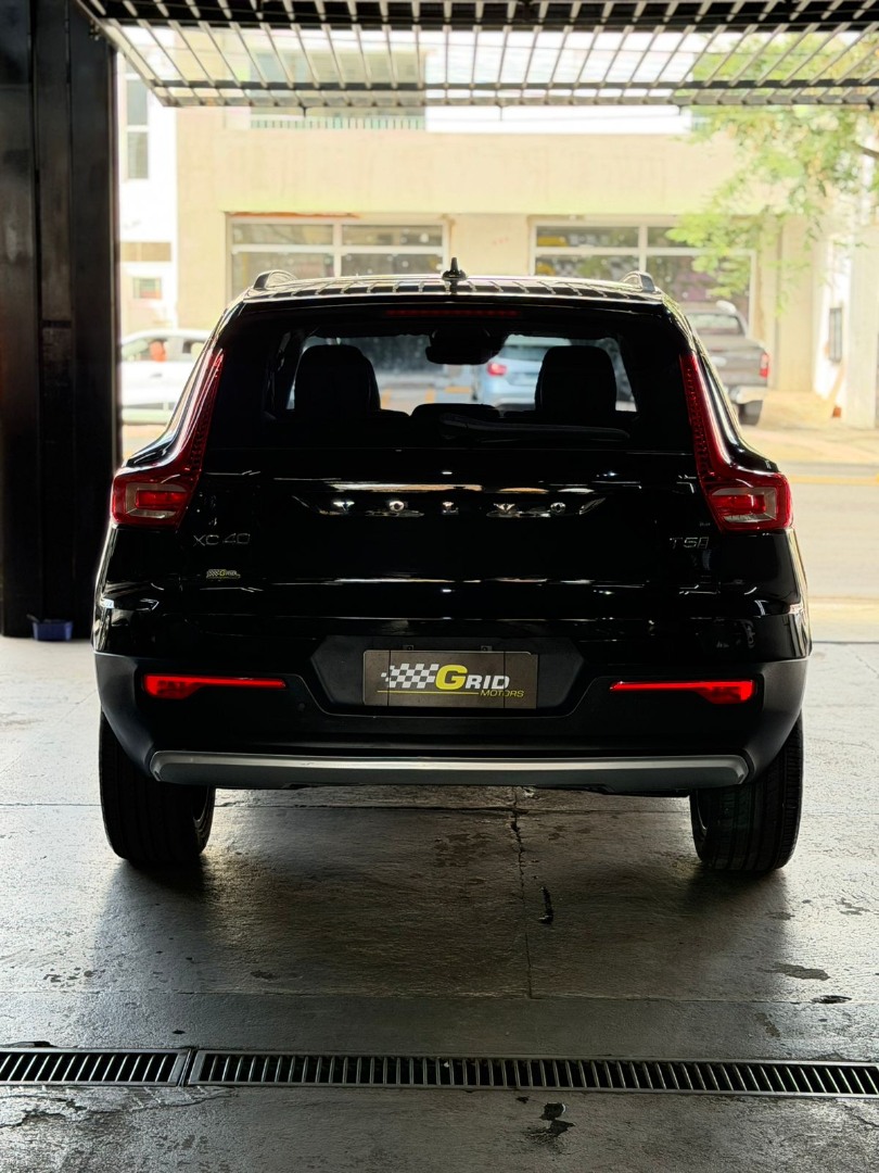 VOLVO XC40 2.0 16V 4P T5 TURBO MOMENTUM AWD GEARTRONIC AUTOMÁTICO