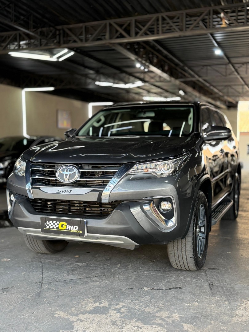 TOYOTA Hilux SW4 2.8 4P SRX 4X4 TURBO DIESEL AUTOMÁTICO