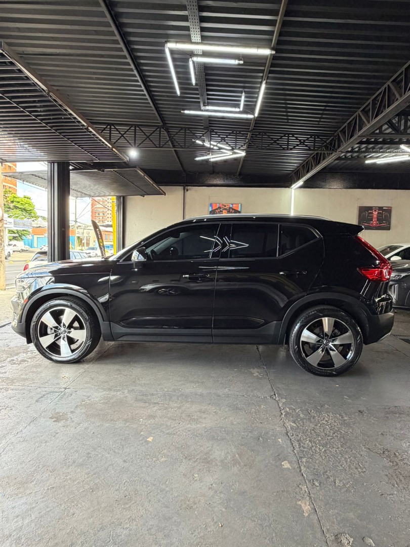 VOLVO XC40 2.0 16V 4P T5 TURBO MOMENTUM AWD GEARTRONIC AUTOMÁTICO