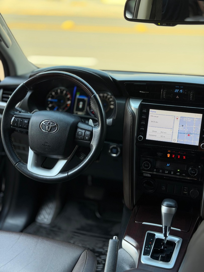 TOYOTA Hilux SW4 2.8 4P SRX 4X4 TURBO DIESEL AUTOMÁTICO