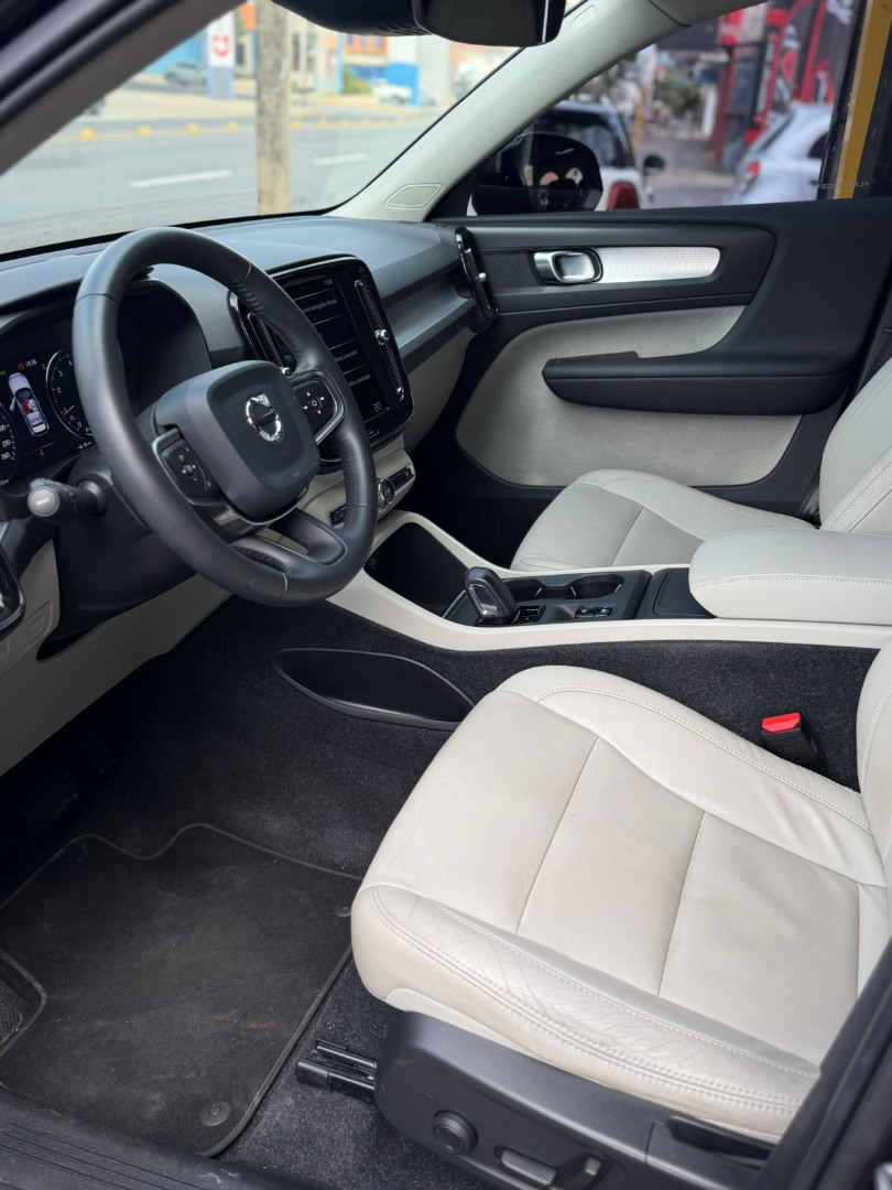 VOLVO XC40 2.0 16V 4P T5 TURBO MOMENTUM AWD GEARTRONIC AUTOMÁTICO