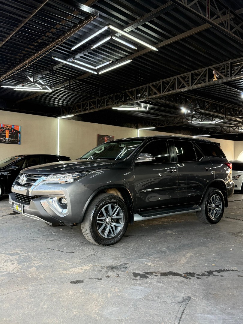 TOYOTA Hilux SW4 2.8 4P SRX 4X4 TURBO DIESEL AUTOMÁTICO