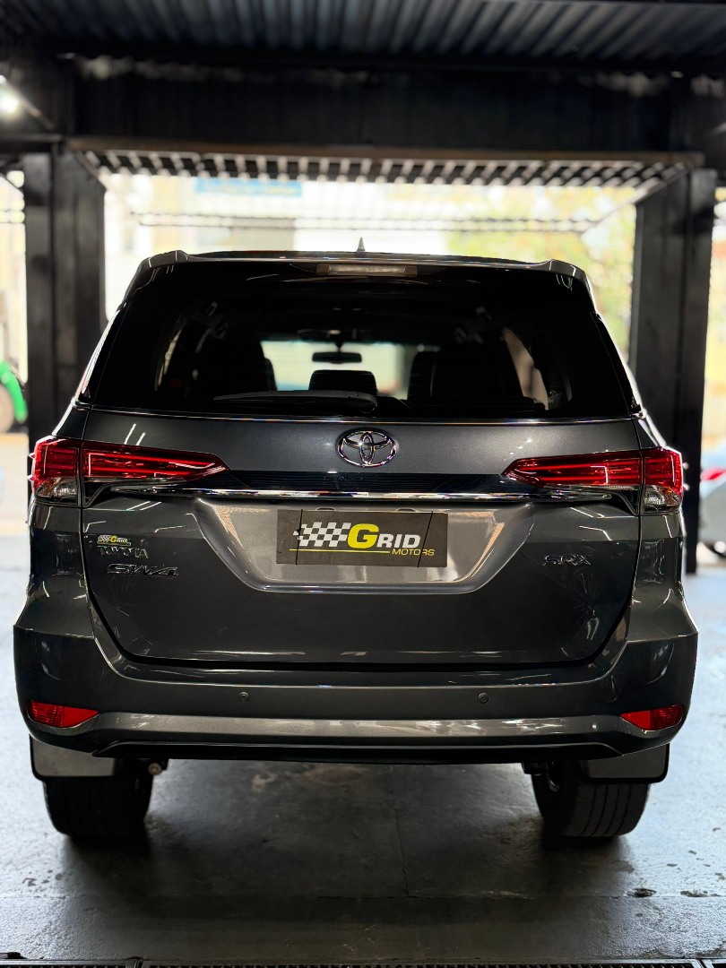 TOYOTA Hilux SW4 2.8 4P SRX 4X4 TURBO DIESEL AUTOMÁTICO