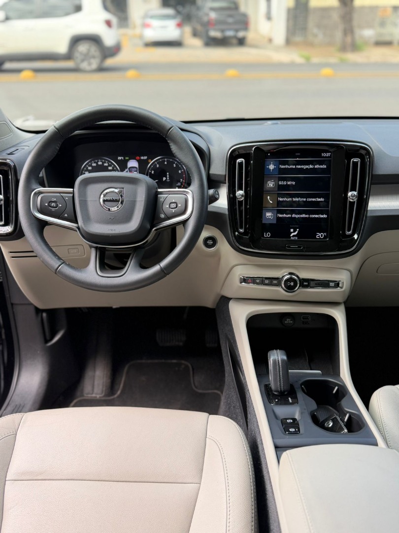 VOLVO XC40 2.0 16V 4P T5 TURBO MOMENTUM AWD GEARTRONIC AUTOMÁTICO