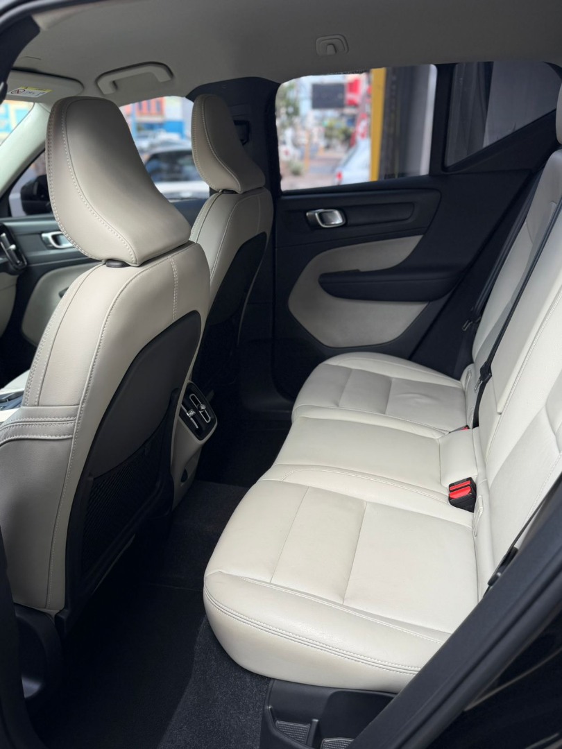 VOLVO XC40 2.0 16V 4P T5 TURBO MOMENTUM AWD GEARTRONIC AUTOMÁTICO