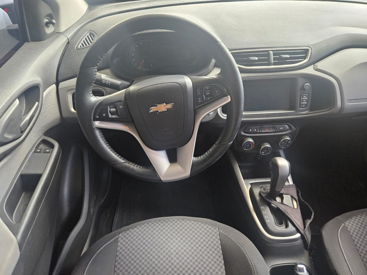 CHEVROLET Onix Hatch 1.4 4P FLEX LT AUTOMÁTICO