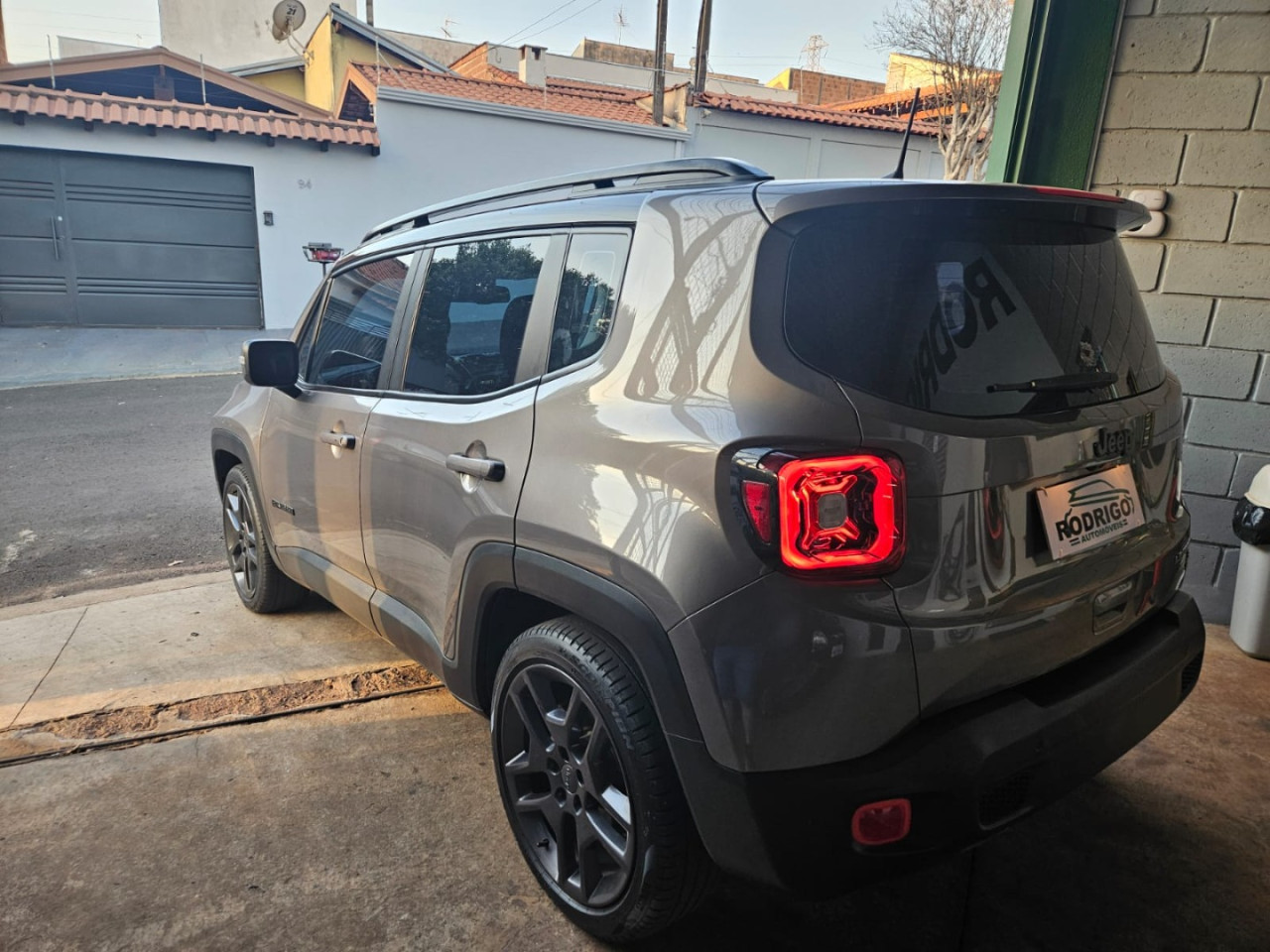 Renegade 1.8 16V 4P LIMITED FLEX AUTOMÁTICO