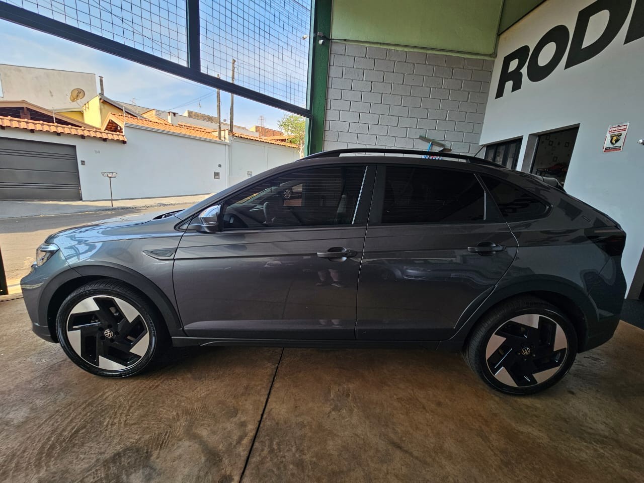 VOLKSWAGEN Nivus 1.0 4P FLEX 200 TSI COMFORTLINE AUTOMÁTICO