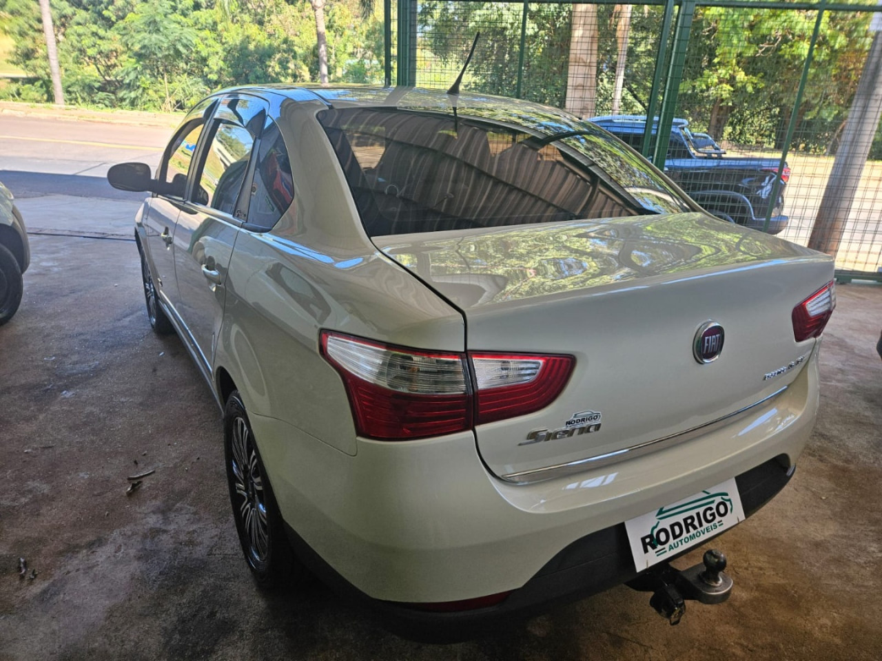 FIAT Grand Siena 1.6 16V 4P FLEX SUBLIME DULOGIC AUTOMATIZADO