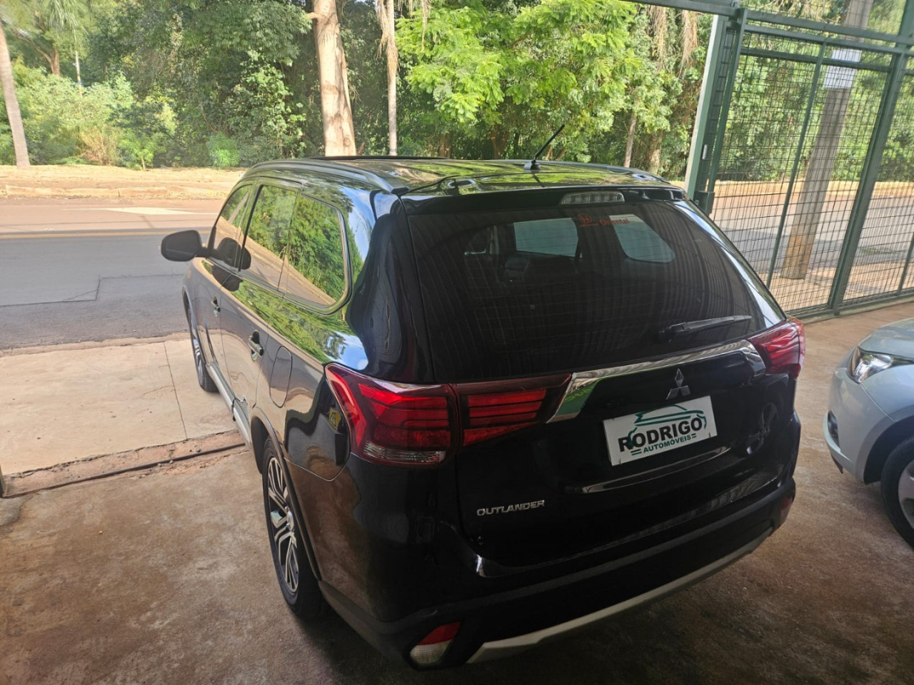 MITSUBISHI Outlander 2.0 16V 4P AUTOMÁTICO