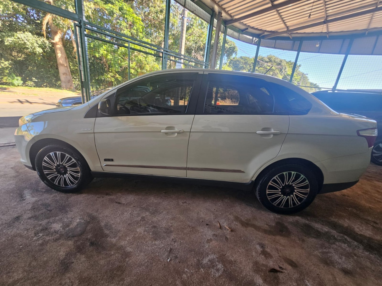 FIAT Grand Siena 1.6 16V 4P FLEX SUBLIME DULOGIC AUTOMATIZADO