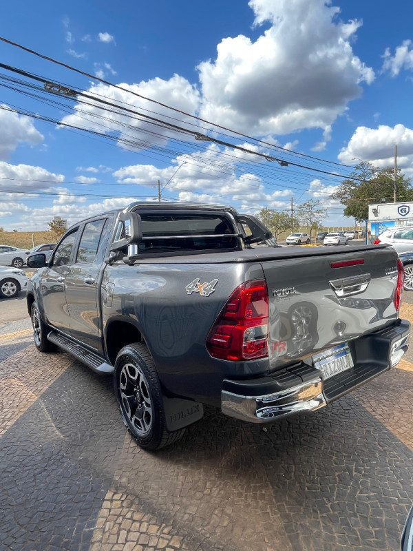 Hilux Caminhonete 2.8 16V SRV 4X4 DIESEL CABINE DUPLA AUTOMÁTICO