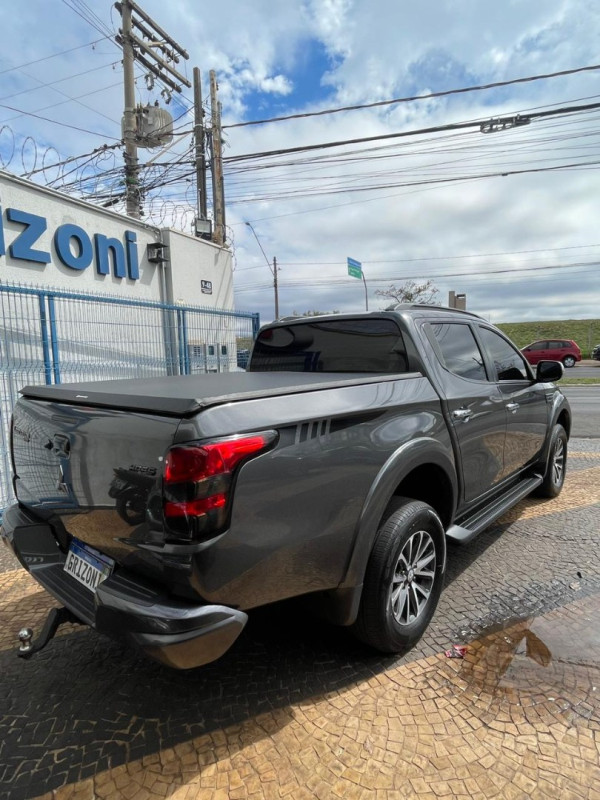 MITSUBISHI Triton 2.4 HPE-S BITURBO DIESEL CABINE DUPLA 4X4 AUTOMÁTICO