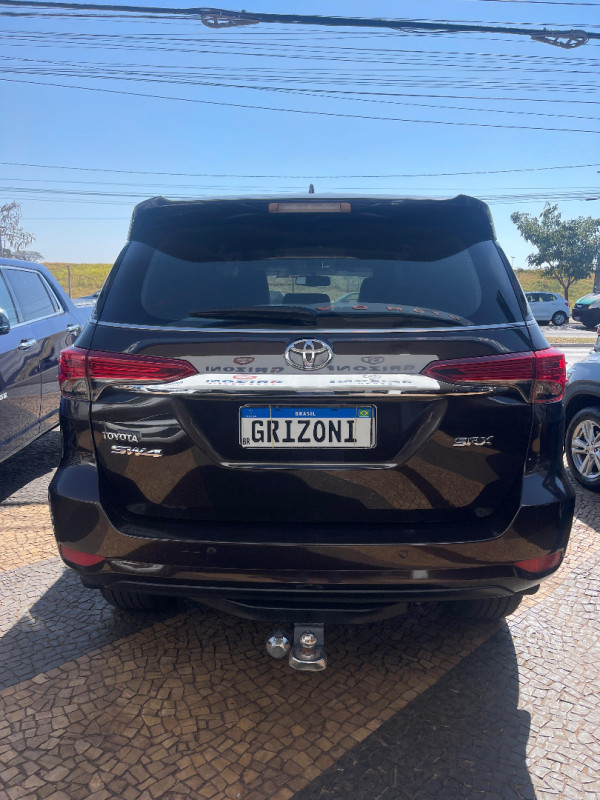 TOYOTA Hilux SW4 2.8 16V 4P SRX 4X4 7 LUGARES TURBO DIESEL AUTOMÁTICO