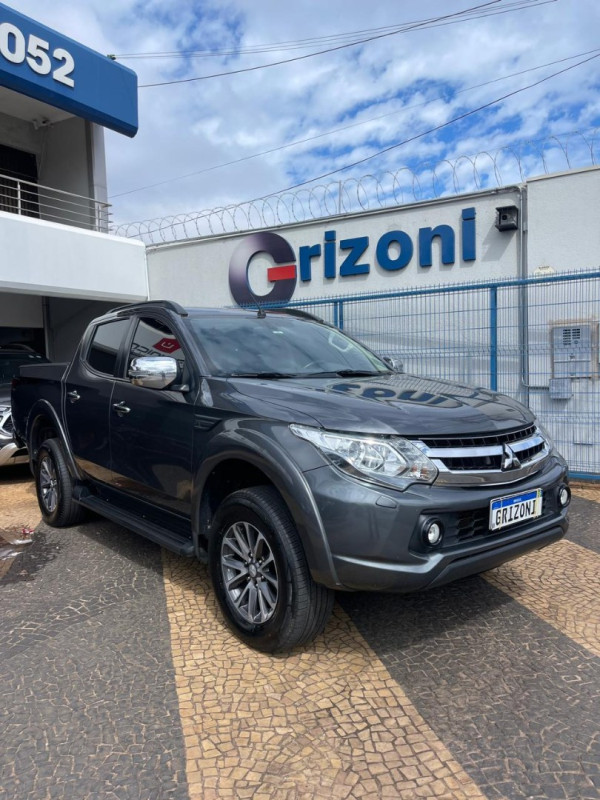 MITSUBISHI Triton 2.4 HPE-S BITURBO DIESEL CABINE DUPLA 4X4 AUTOMÁTICO