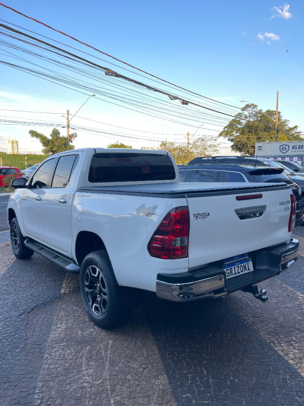Hilux Caminhonete 2.8 16V SRV 4X4 DIESEL CABINE DUPLA AUTOMÁTICO