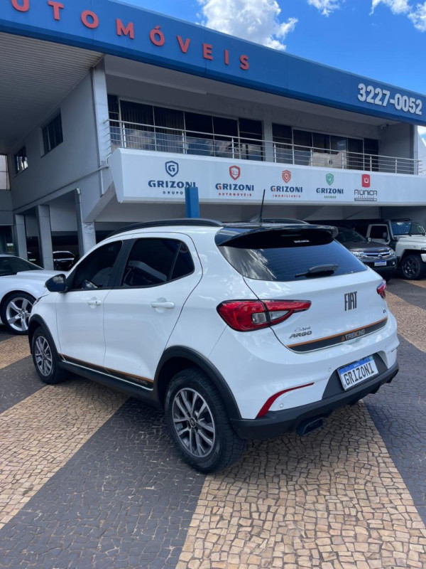 FIAT Argo 1.3 4P FLEX FIREFLY TREKKING AUTOMÁTICO CVT