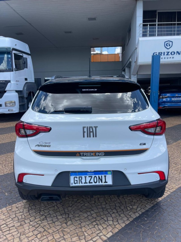 FIAT Argo 1.3 4P FLEX FIREFLY TREKKING AUTOMÁTICO CVT