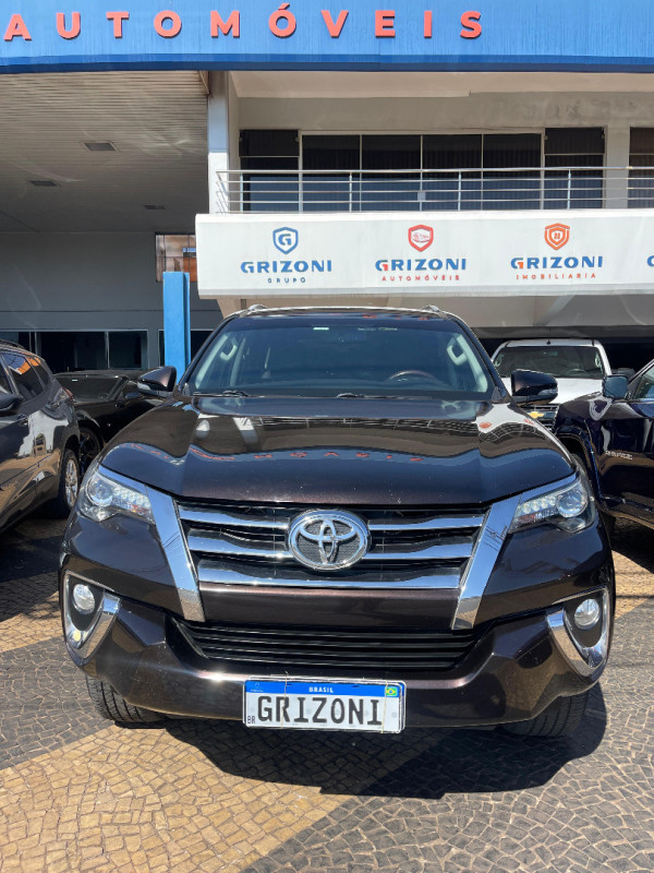 TOYOTA Hilux SW4 2.8 16V 4P SRX 4X4 7 LUGARES TURBO DIESEL AUTOMÁTICO