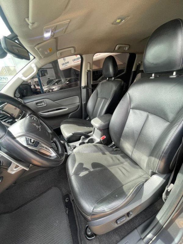 MITSUBISHI Triton 2.4 HPE-S BITURBO DIESEL CABINE DUPLA 4X4 AUTOMÁTICO