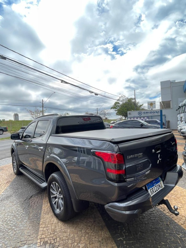 MITSUBISHI Triton 2.4 HPE-S BITURBO DIESEL CABINE DUPLA 4X4 AUTOMÁTICO