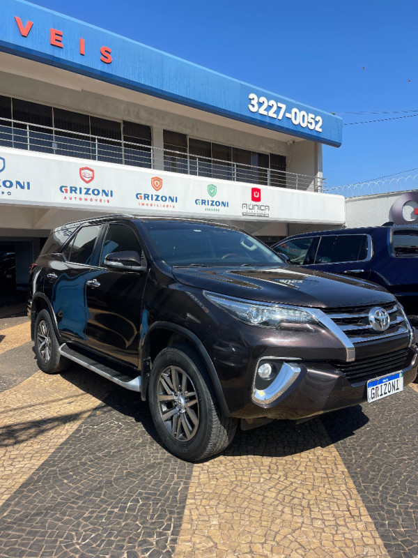 TOYOTA Hilux SW4 2.8 16V 4P SRX 4X4 7 LUGARES TURBO DIESEL AUTOMÁTICO