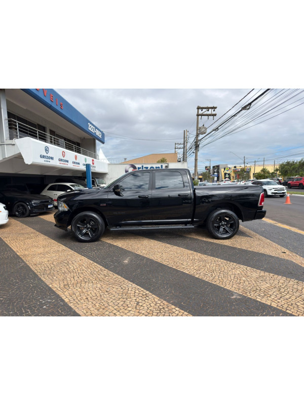 Classic 5.7 V8 32V 4P HEMI LARAMIE AUTOMÁTICO