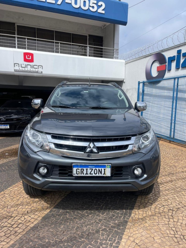 MITSUBISHI Triton 2.4 HPE-S BITURBO DIESEL CABINE DUPLA 4X4 AUTOMÁTICO