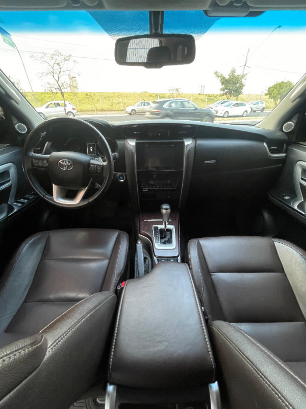 Hilux SW4 2.7 16V 4P FLEX SRV 7 LUGARES AUTOMÁTICO