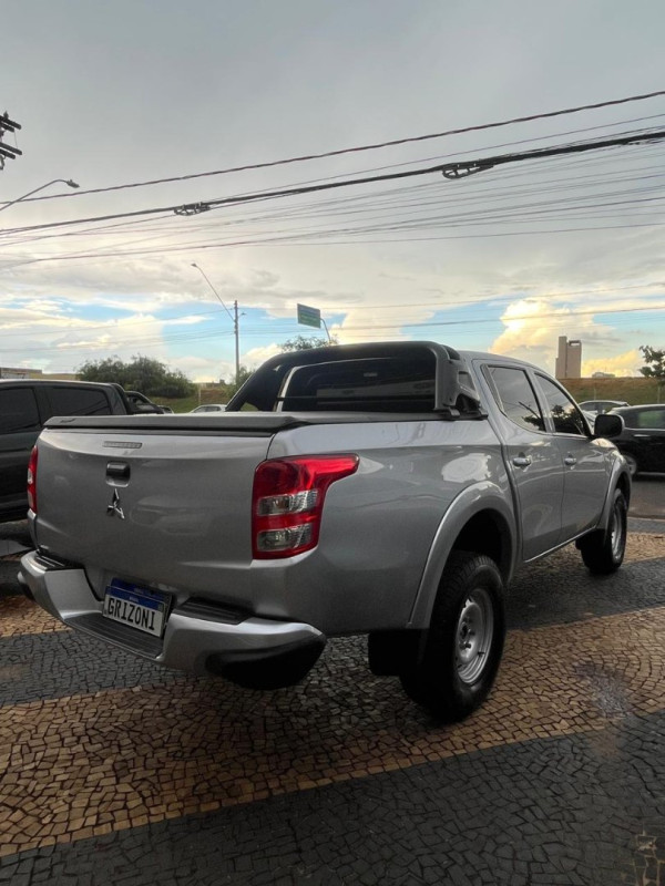 MITSUBISHI L 200 Triton 2.4 16V SPORT GL CABINE DUPLA TURBO DIESEL