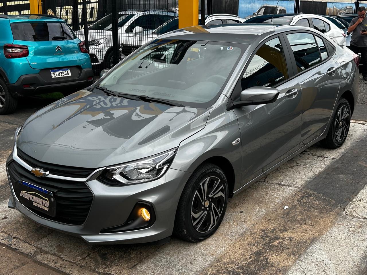 Onix Hatch 1.0 4P FLEX LT PLUS