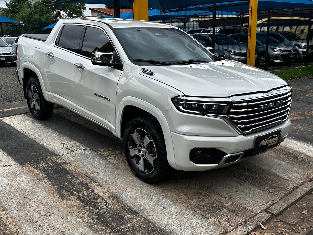 1500 5.7 V8 CLASSIC LARAMIE CABINE DUPLA 4X4 AUTOMÁTICO