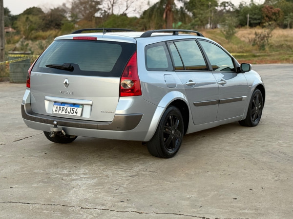 RENAULT Megane Grand Tour 2.0 16V 4P DYNAMIQUE AUTOMÁTICO