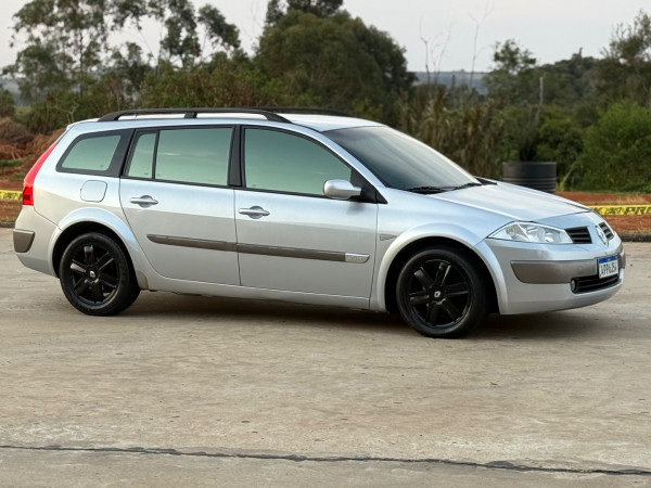RENAULT Megane Grand Tour 2.0 16V 4P DYNAMIQUE AUTOMÁTICO