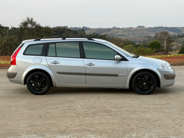 RENAULT Megane Grand Tour 2.0 16V 4P DYNAMIQUE AUTOMÁTICO