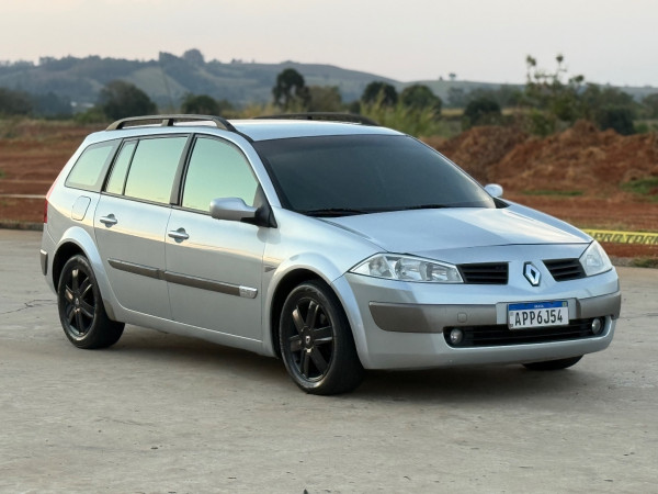RENAULT Megane Grand Tour 2.0 16V 4P DYNAMIQUE AUTOMÁTICO