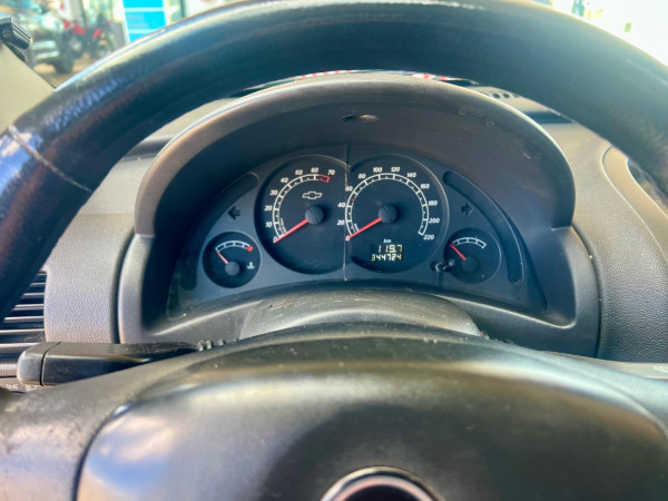 CHEVROLET Montana 1.4 FLEX CONQUEST