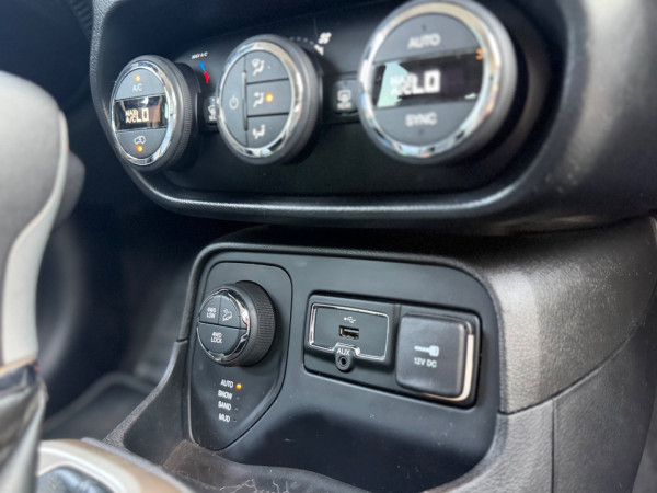 JEEP Renegade 2.0 16V 4P TURBO DIESEL LONGITUDE 4X4 AUTOMÁTICO