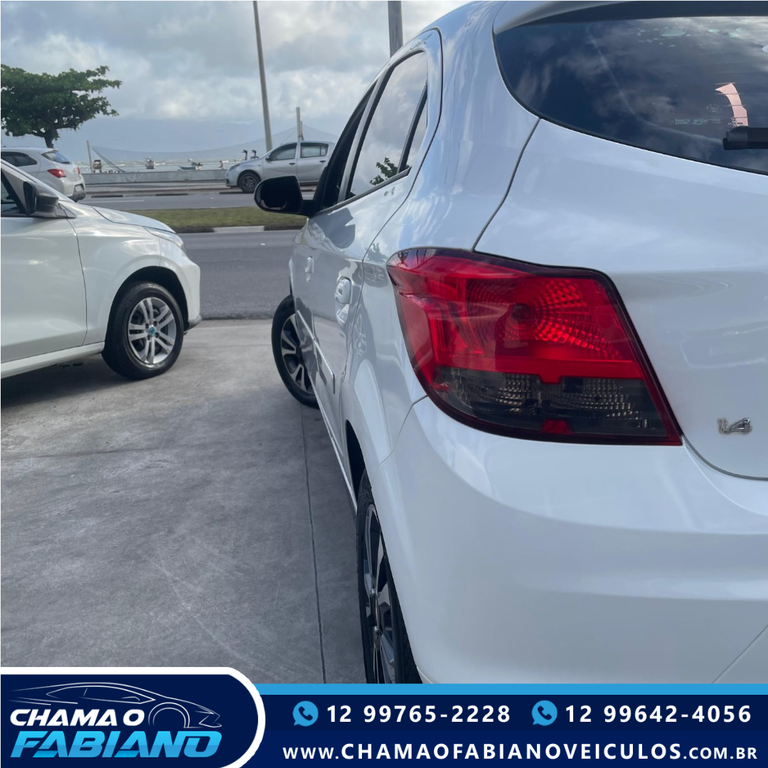 CHEVROLET Onix Hatch 1.4 4P FLEX LTZ CHEVROLET Onix Hatch 1.4 4P FLEX LTZ