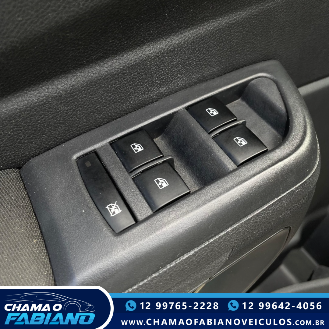 CHEVROLET Onix Hatch 1.4 4P FLEX LTZ CHEVROLET Onix Hatch 1.4 4P FLEX LTZ